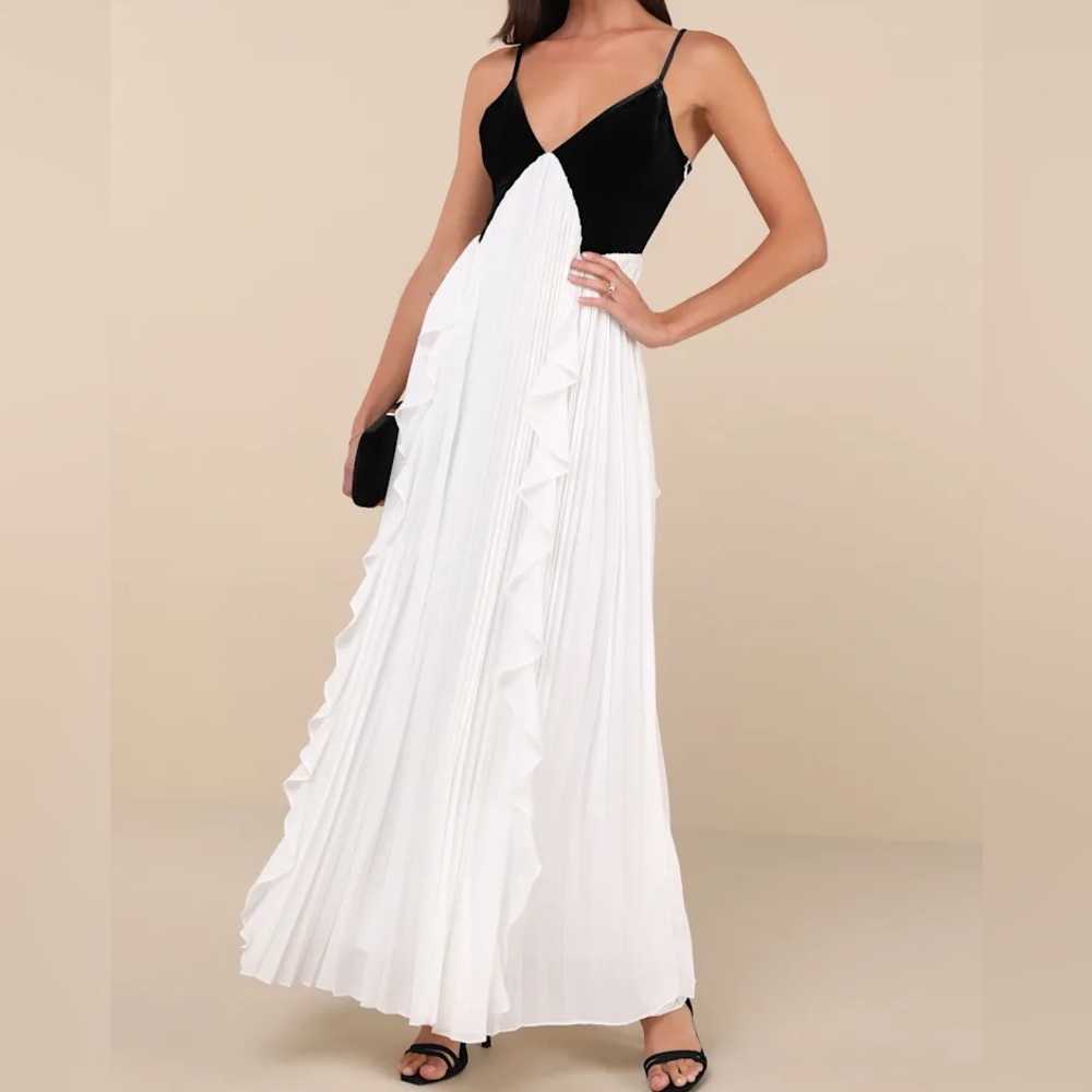 NEW Black and White Pleated Backless Maxi Dress